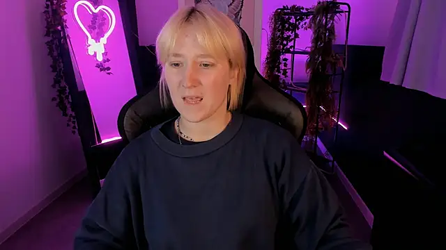 Snapshot of CinBellamy chatting on September 30, 6:07 am CinBellamy online show from September 30, 6:07 am