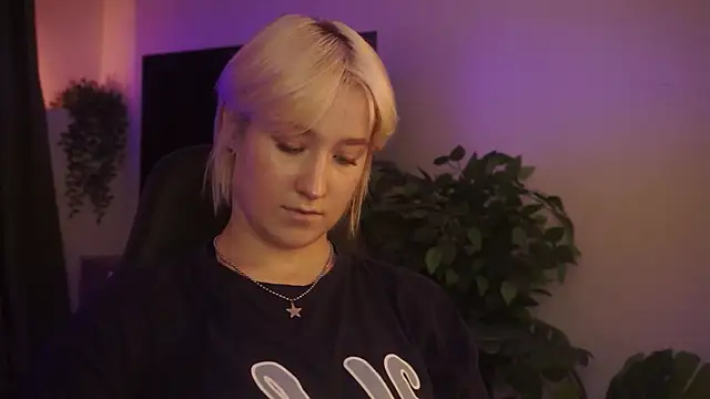 Snapshot of CinBellamy chatting on October 8, 6:00 am CinBellamy online show from October 8, 6:00 am