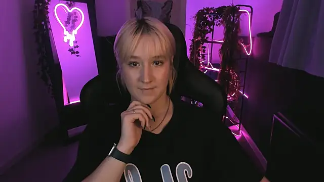 Snapshot of CinBellamy chatting on October 10, 5:50 am CinBellamy online show from October 10, 5:50 am