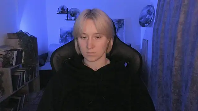 Snapshot of CinBellamy chatting on December 1, 5:56 am CinBellamy online show from December 1, 5:56 am