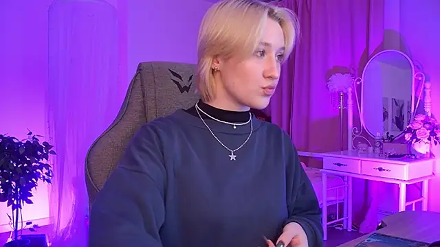 Snapshot of CinBellamy chatting on January 7, 2:14 am CinBellamy online show from January 7, 2:14 am