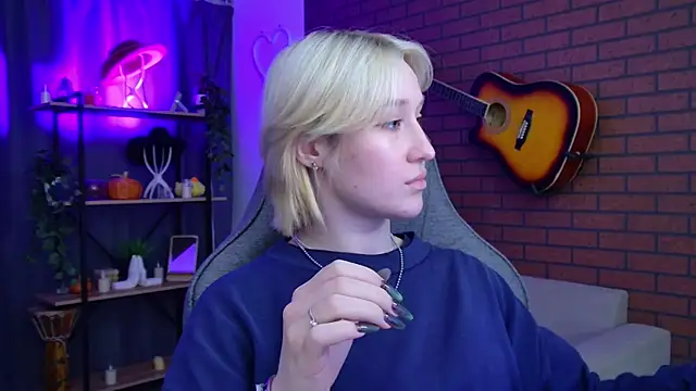 Snapshot of CinBellamy chatting on January 9, 6:27 am CinBellamy online show from January 9, 6:27 am