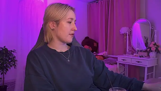 Snapshot of CinBellamy chatting on January 11, 4:39 am CinBellamy online show from January 11, 4:39 am