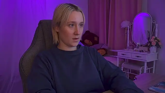 Snapshot of CinBellamy chatting on January 12, 4:07 am CinBellamy online show from January 12, 4:07 am