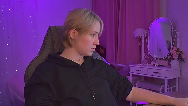 Snapshot of CinBellamy chatting on January 14, 6:08 am CinBellamy online show from January 14, 6:08 am