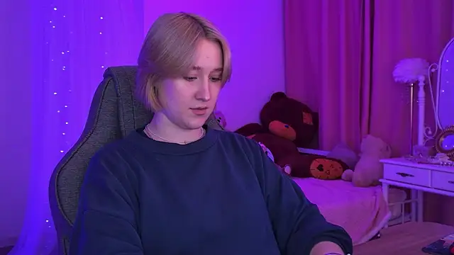 Snapshot of CinBellamy chatting on February 2, 7:51 am CinBellamy online show from February 2, 7:51 am