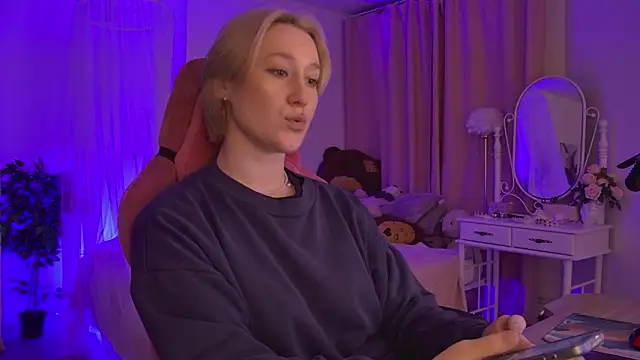 Snapshot of CinBellamy chatting on February 12, 6:08 am CinBellamy online show from February 12, 6:08 am