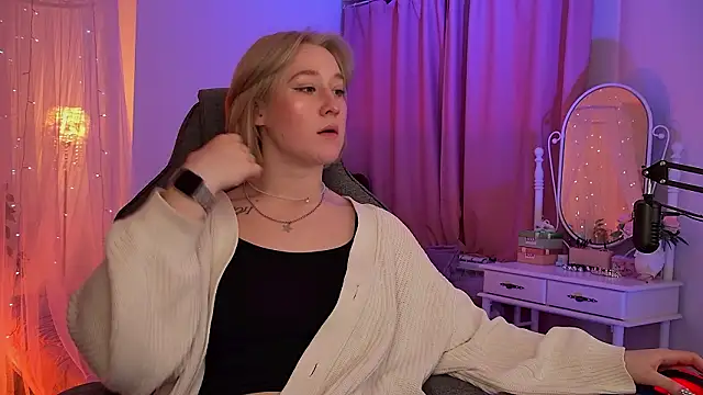 Snapshot of CinBellamy chatting on March 11, 4:40 am CinBellamy online show from March 11, 4:40 am