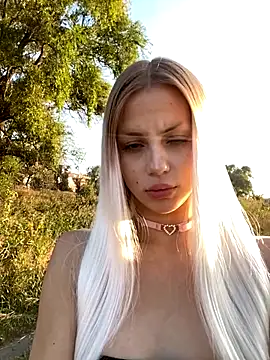 FavoriteKira online show from September 16, 2:40 pm