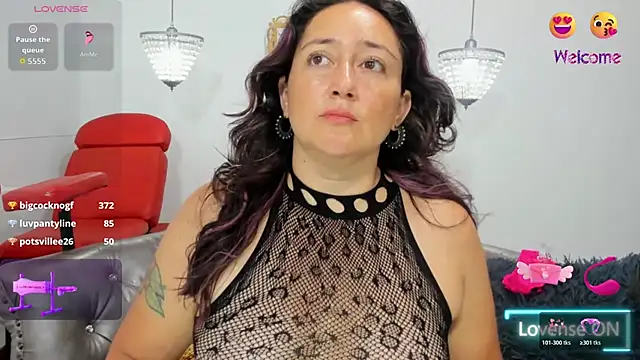 naughty milf esmeralda online show from May 2, 2:33 pm