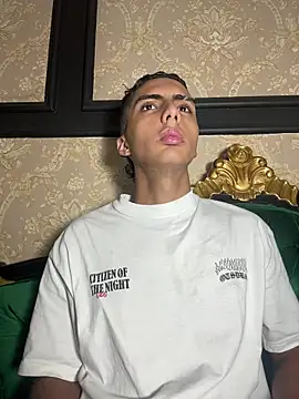 Snapshot of Mister_Obsession chatting on October 30, 7:14 pm Mister Obsession online show from October 30, 7:14 pm