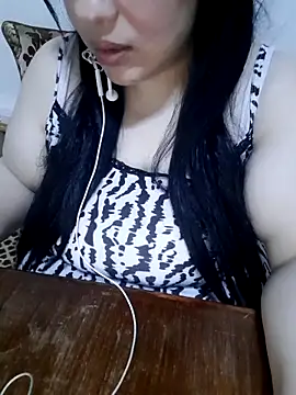 Snapshot of Madam-bezoul- chatting on November 8, 9:24 pm Madam-bezoul- online show from November 8, 9:24 pm