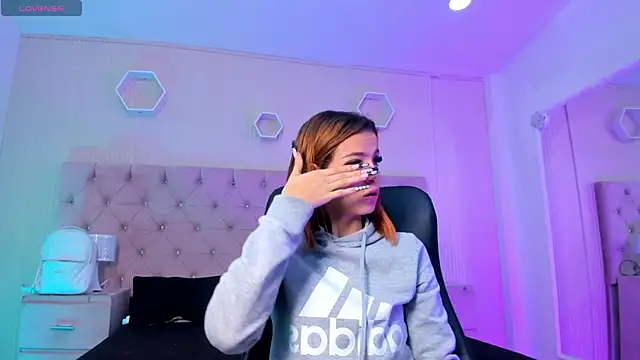 MadisonSky  online show from October 12, 1:32 pm