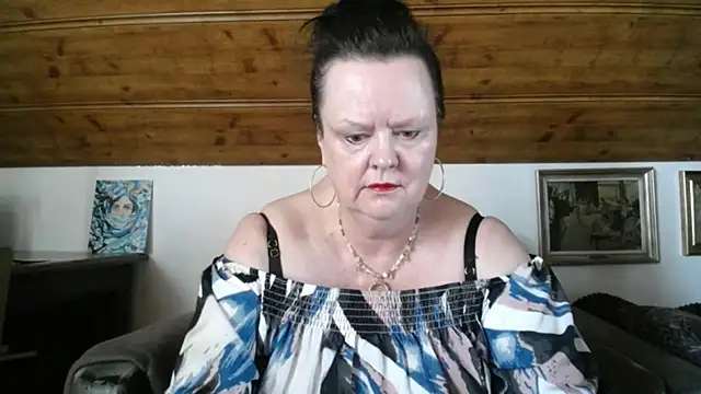 TiffanyMature online show from June 1, 7:21 am