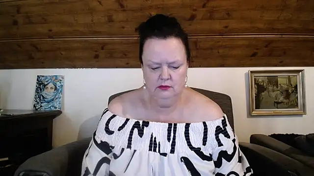 TiffanyMature online show from June 12, 7:07 am