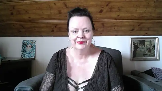 TiffanyMature online show from June 13, 7:17 am