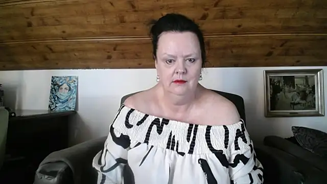 TiffanyMature online show from June 17, 7:11 am