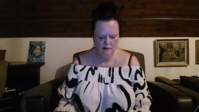 Snapshot of TiffanyMature chatting on June 21, 8:22 pm TiffanyMature online show from June 21, 8:22 pm
