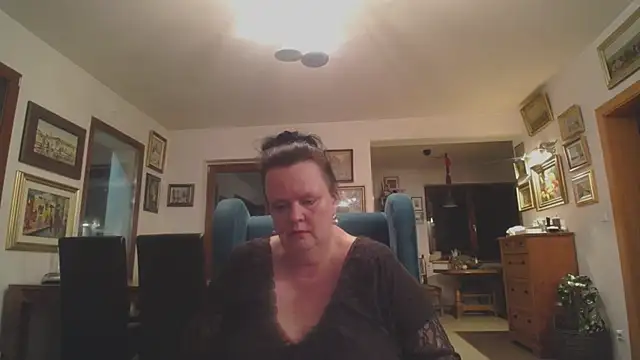 Snapshot of TiffanyMature chatting on June 22, 8:50 pm TiffanyMature online show from June 22, 8:50 pm