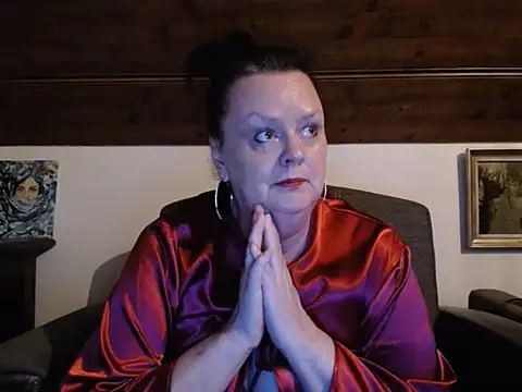 Snapshot of TiffanyMature chatting on July 2, 8:04 pm TiffanyMature online show from July 2, 8:04 pm