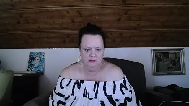 Snapshot of TiffanyMature chatting on July 28, 3:21 pm TiffanyMature online show from July 28, 3:21 pm