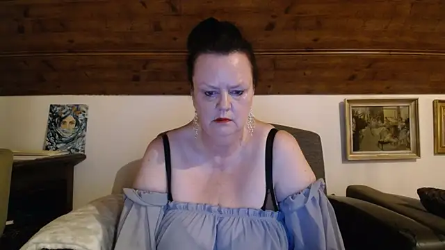 Snapshot of TiffanyMature chatting on August 3, 8:12 pm TiffanyMature online show from August 3, 8:12 pm