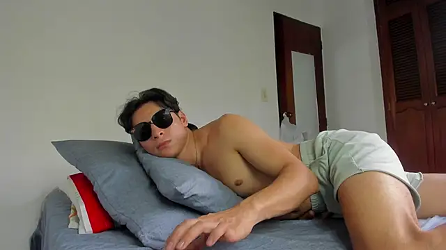 Snapshot of AlexanderHall chatting on December 13, 7:53 pm AlexanderHall online show from December 13, 7:53 pm