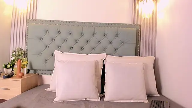 ValeriaJulio  online show from October 21, 6:08 pm