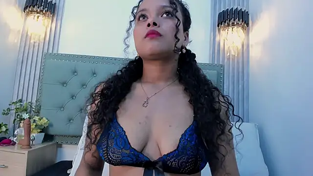 ValeriaJulio  online show from November 12, 7:24 pm