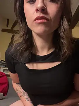 Snapshot of Toto-pika chatting on November 5, 7:03 pm Toto-pika online show from November 5, 7:03 pm