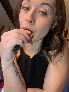 Snapshot of Toto-pika chatting on February 24, 12:03 pm Toto-pika online show from February 24, 12:03 pm