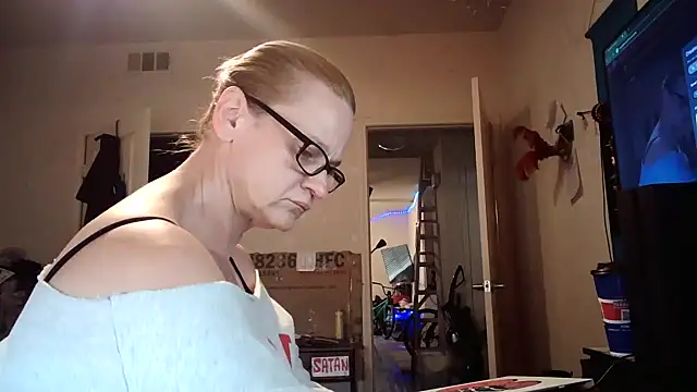 Snapshot of PremiumKitty chatting on March 30, 9:05 pm PremiumKitty online show from March 30, 9:05 pm