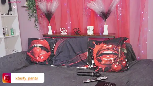Snapshot of Tasty_pants chatting on May 29, 5:44 pm Tasty pants online show from May 29, 5:44 pm