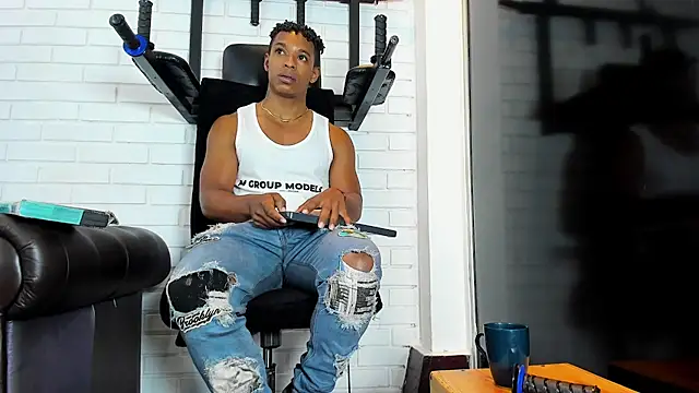 ItaloMoore online show from January 18, 11:25 am