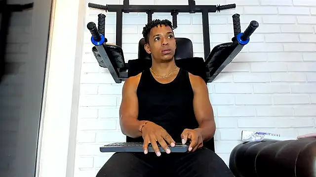 ItaloMoore online show from February 27, 11:43 am