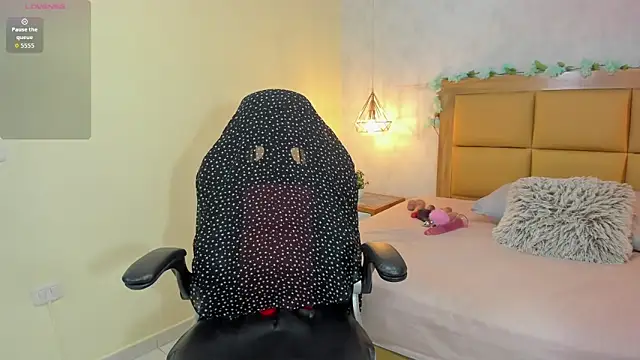 MELISSAROUGE online show from January 13, 7:30 pm