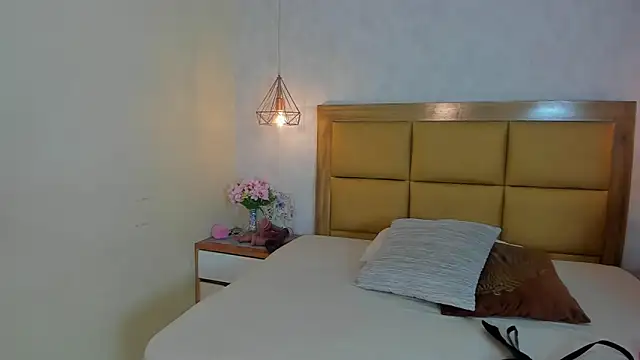 MELISSAROUGE online show from June 6, 7:40 pm