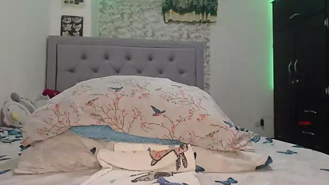 nahomibeckers online show from October 22, 3:01 pm