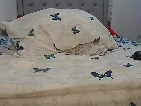 nahomibeckers online show from October 23, 5:55 pm