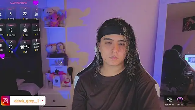 derek greyy  online show from March 11, 8:15 pm