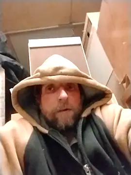 Snapshot of CatchyPart93 chatting on December 17, 2:06 am CatchyPart93 online show from December 17, 2:06 am