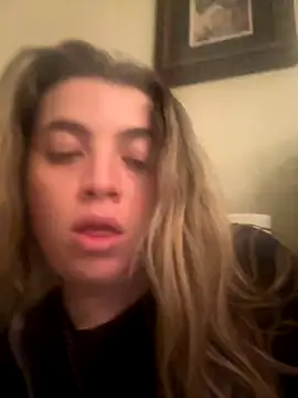 Snapshot of M1l3yD3w chatting on October 27, 1:42 am M1l3yD3w online show from October 27, 1:42 am