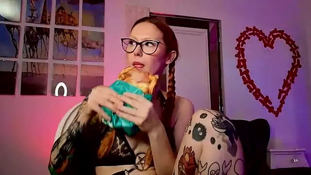 Snapshot of kulteacher chatting on September 22, 1:35 pm kulteacher online show from September 22, 1:35 pm