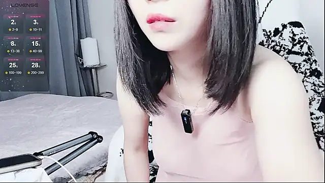 Snapshot of Amy-i chatting on November 3, 10:49 am Amy-i online show from November 3, 10:49 am