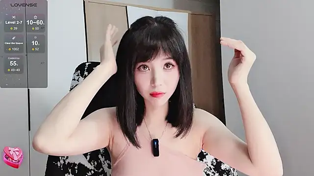 Snapshot of Amy-i chatting on November 8, 10:15 am Amy-i online show from November 8, 10:15 am