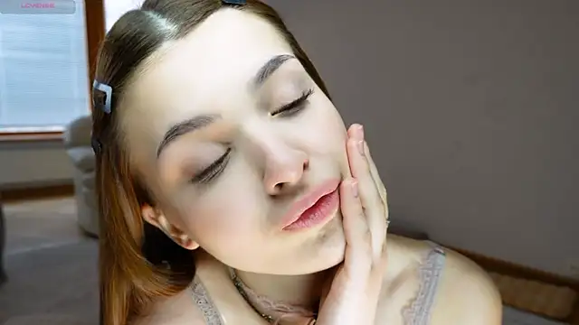 Snapshot of Eva_Zill chatting on April 4, 9:07 am Eva Zill online show from April 4, 9:07 am