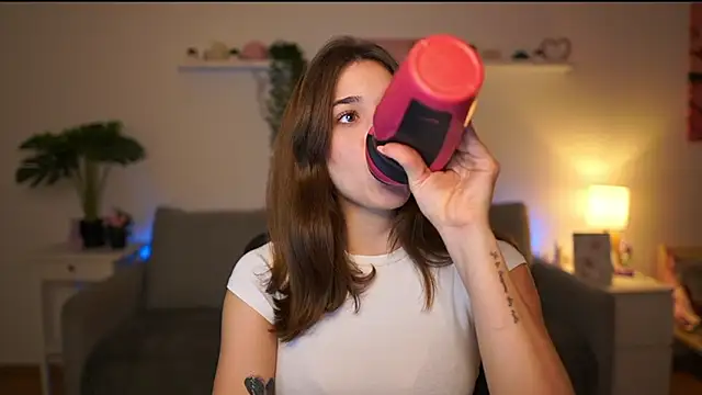 kissie cat online show from December 19, 3:19 pm