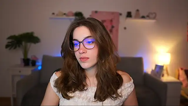 kissie cat online show from February 24, 2:15 pm