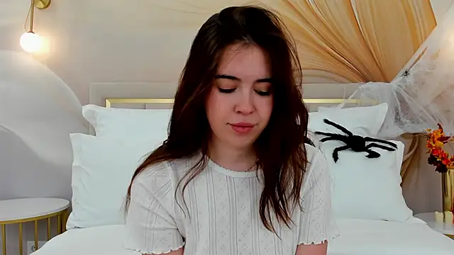 Snapshot of KimberlyBond chatting on October 28, 3:04 pm KimberlyBond online show from October 28, 3:04 pm