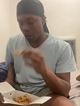 Snapshot of labishyoung25 chatting on March 10, 4:06 am labishyoung25 online show from March 10, 4:06 am